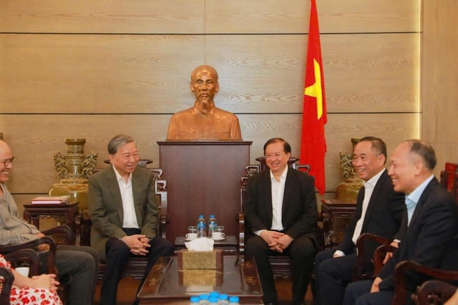 Ο Γενικός Γραμματέας Τό Λαμ και η σύζυγός του επισκέπτονται το Μουσείο Καλών Τεχνών του Βιετνάμ - Φωτογραφία 2. Tổng Bí thư Tô Lâm cùng Phu nhân thăm Bảo tàng Mỹ thuật Việt Nam - Ảnh 2.