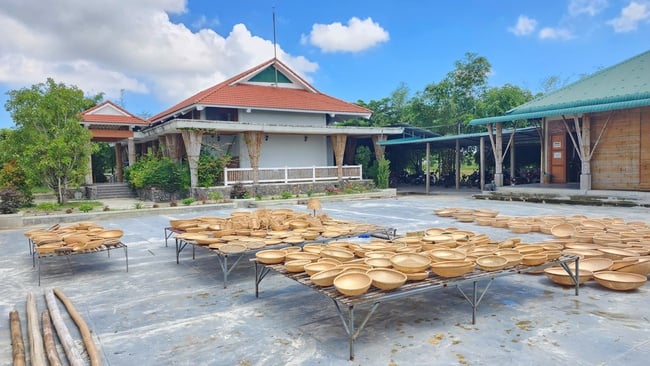 Bevarande av traditionellt hantverk samtidigt som turismen utvecklas i hantverksbyn Bao La - Foto 1. Giữ nghề truyền thống kết hợp phát triển du lịch tại làng nghề Bao La - Ảnh 1.