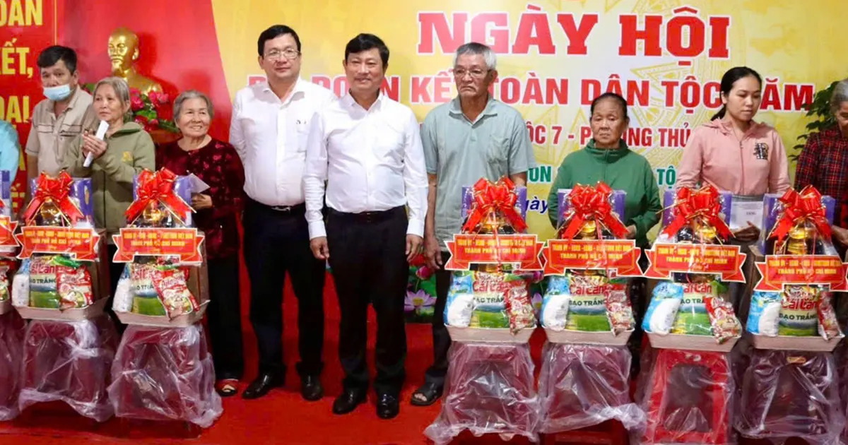 Lãnh đạo Đảng, Quốc hội dự Ngày hội Đại đoàn kết toàn dân tộc tại phường Ba Đình, Hà Nội