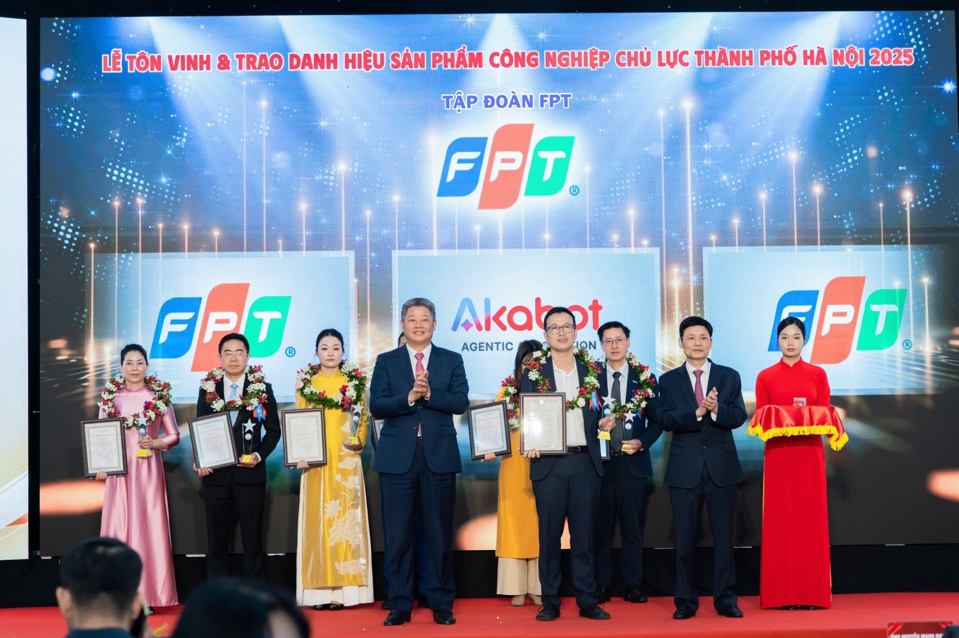 Tillverkad av FPT-ekosystemet leder de viktigaste industriprodukterna i Hanoi år 2025-3.jpg