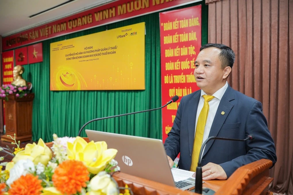 LPBank помогает корпоративным домохозяйствам и мелким торговцам адаптироваться к новой налоговой модели - 3