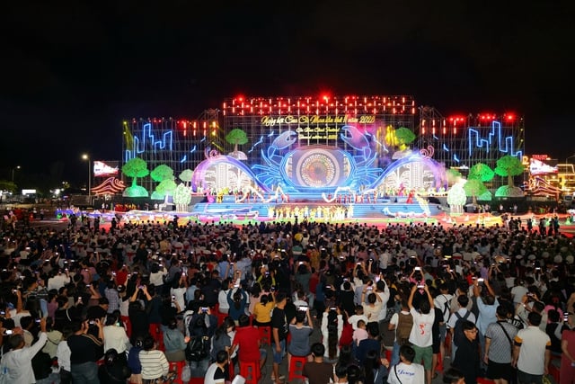Festivalul crabilor Ca Mau 2025: Transformarea „aromei pădurii - aromei marine” într-un brand național - Fotografia 6. Ngày hội cua Cà Mau 2025: Đưa 'hương rừng - vị biển' thành thương hiệu quốc gia- Ảnh 6.