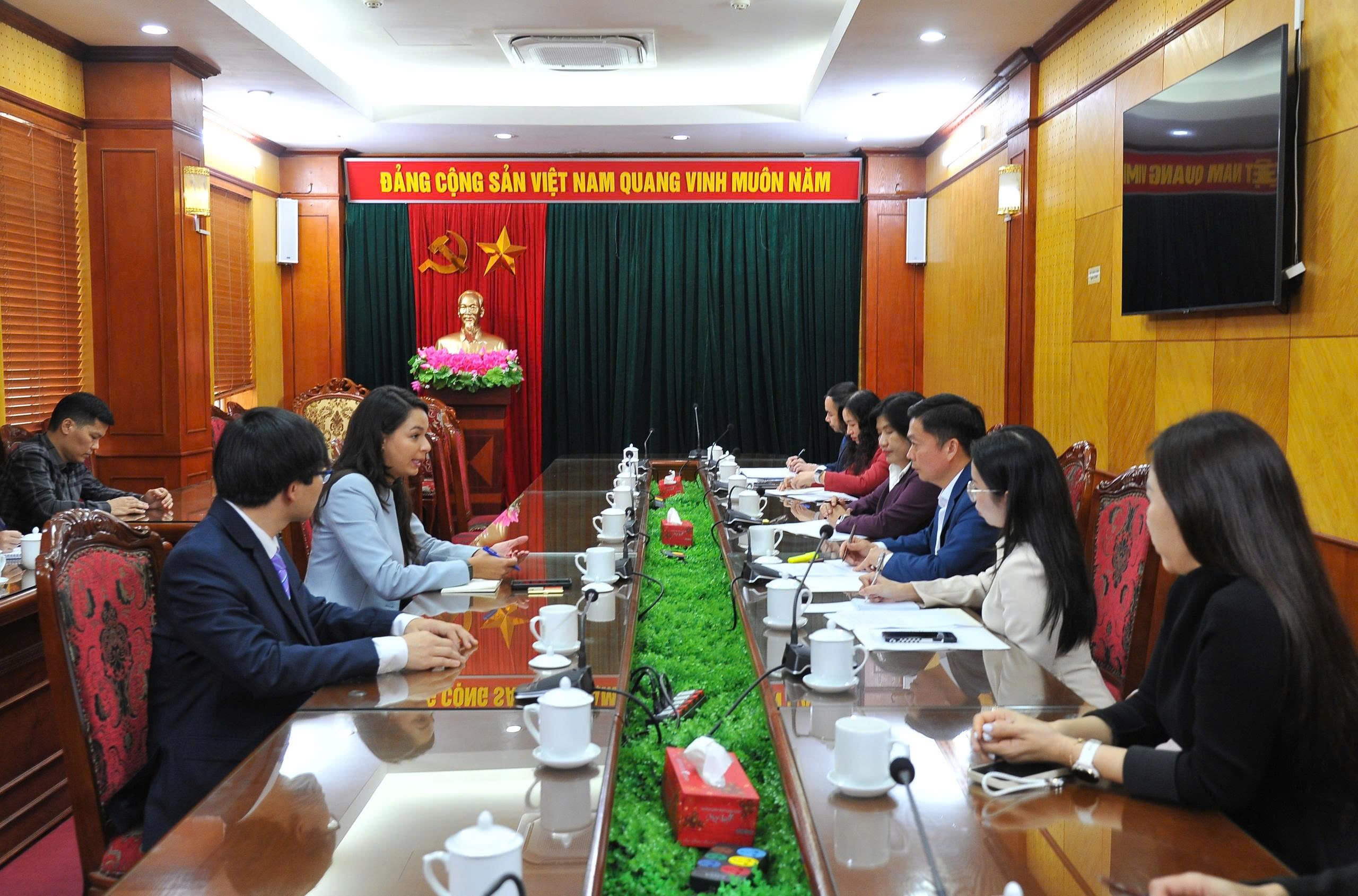 Lãnh đạo UBND tỉnh tiếp và làm việc với Lãnh sự danh dự Việt Nam tại Bang Rio de Janeiro, Brazil