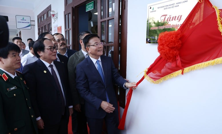 អះអាងគោលជំហរ 'កន្លែងភ្លឺ' នៃការអប់រំ Thanh - រូបថត ៣. Khẳng định vị thế 'điểm sáng' của giáo dục xứ Thanh- Ảnh 3.