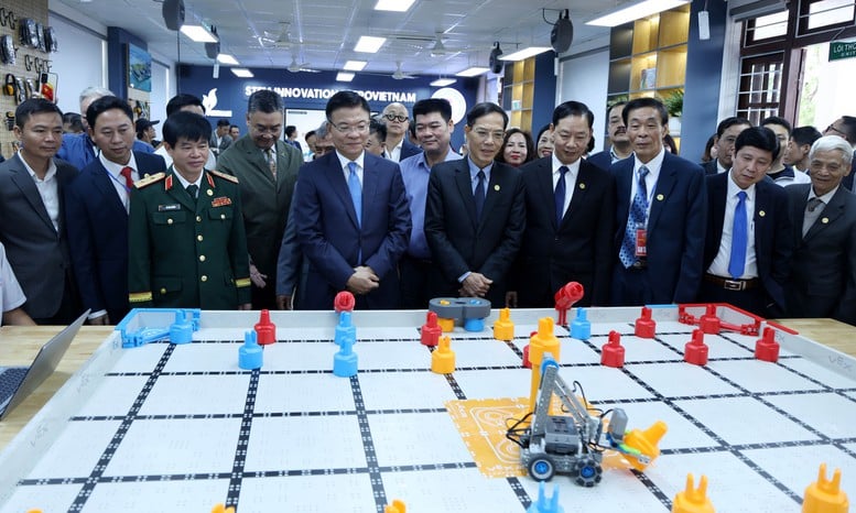 អះអាងគោលជំហរ 'កន្លែងភ្លឺ' នៃការអប់រំ Thanh - រូបថត ៤. Khẳng định vị thế 'điểm sáng' của giáo dục xứ Thanh- Ảnh 4.