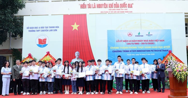 អះអាងពីគោលជំហរ 'កន្លែងភ្លឺ' នៃការអប់រំ Thanh - រូបថត ៧. Khẳng định vị thế 'điểm sáng' của giáo dục xứ Thanh- Ảnh 7.