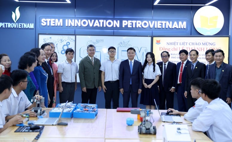 អះអាងពីគោលជំហរ 'កន្លែងភ្លឺ' នៃការអប់រំ Thanh - រូបថត ១០. Khẳng định vị thế 'điểm sáng' của giáo dục xứ Thanh- Ảnh 10.