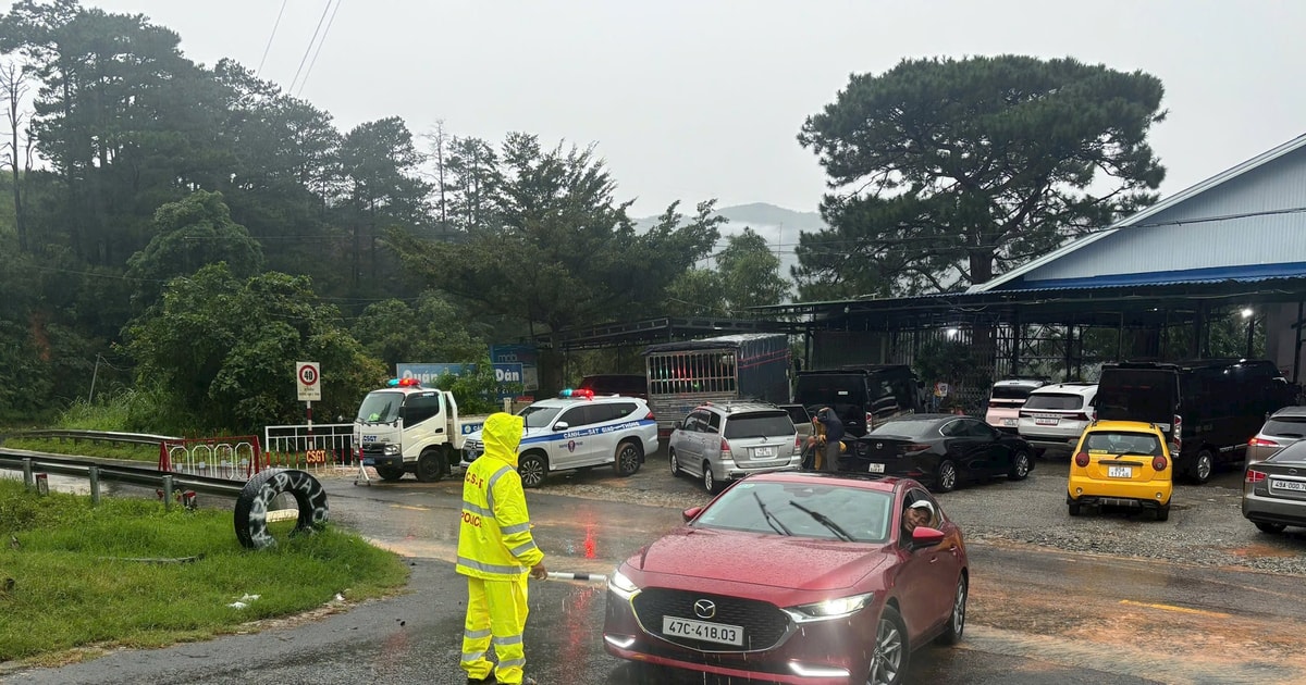 Đèo Ngoạn Mục tiếp tục sạt lở do mưa lớn