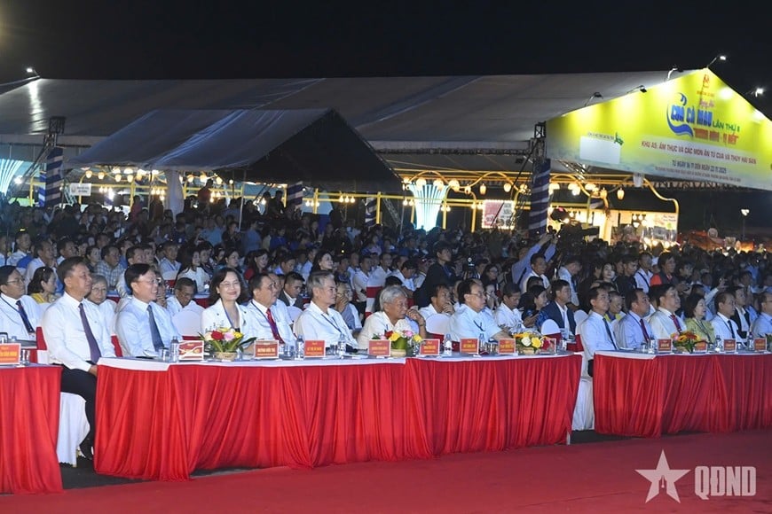 Quang cảnh lễ khai mạc. 