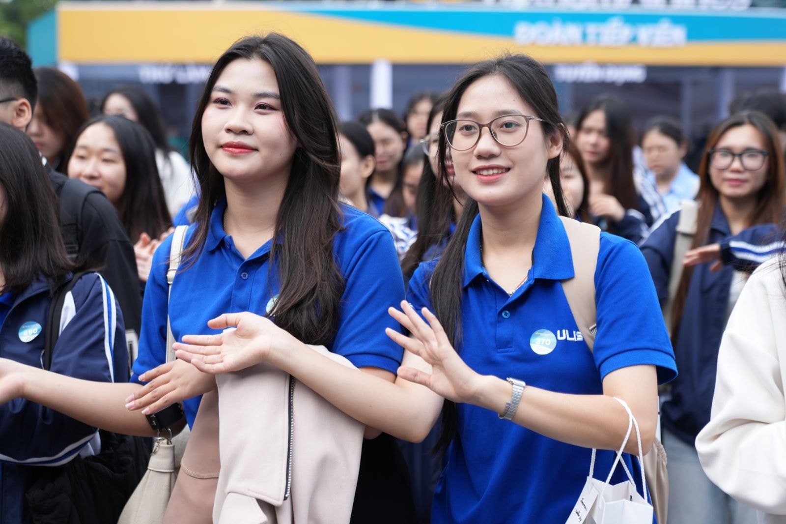 រូបថត ១២ (២)