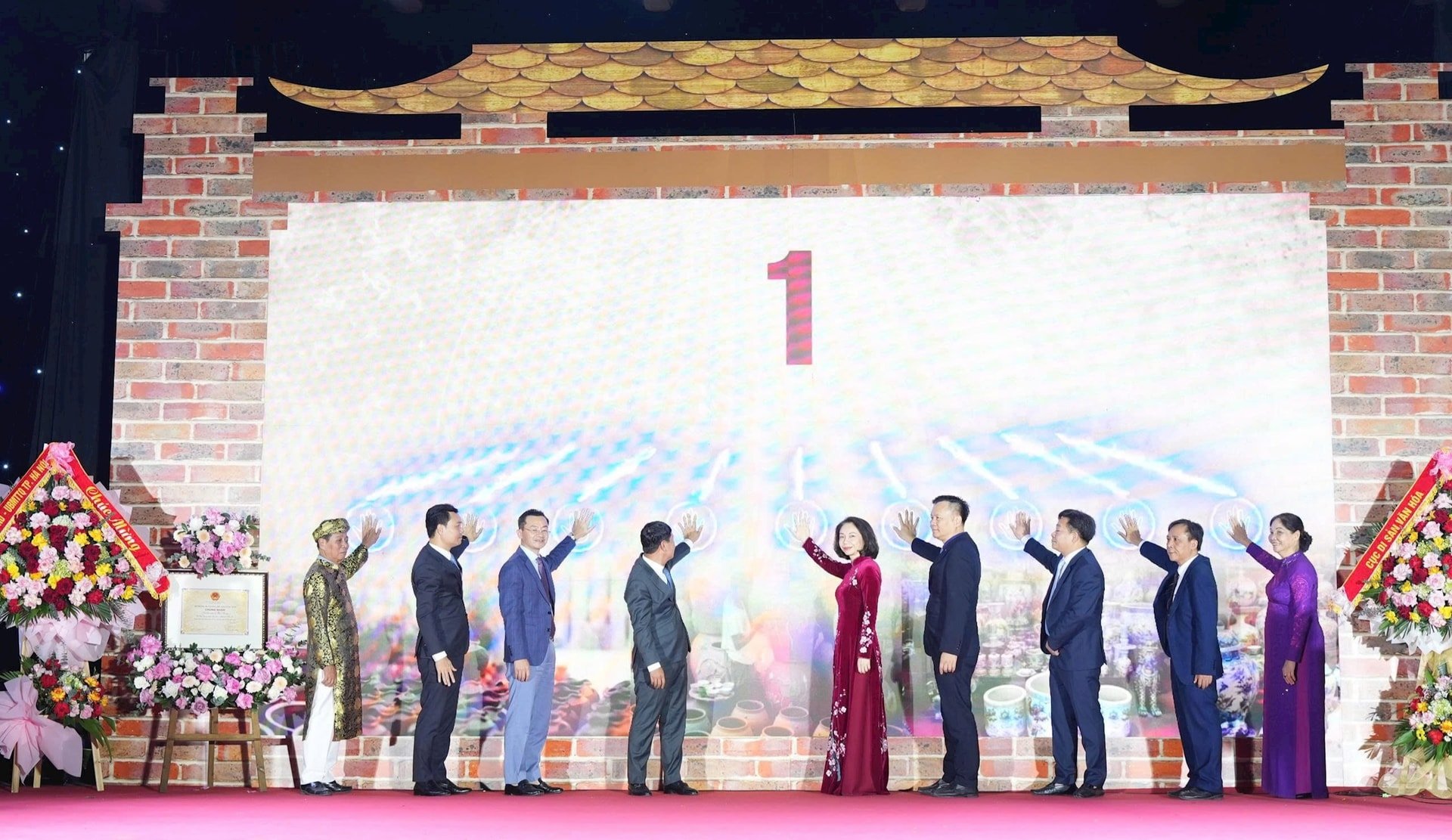 Công bố quyết định 