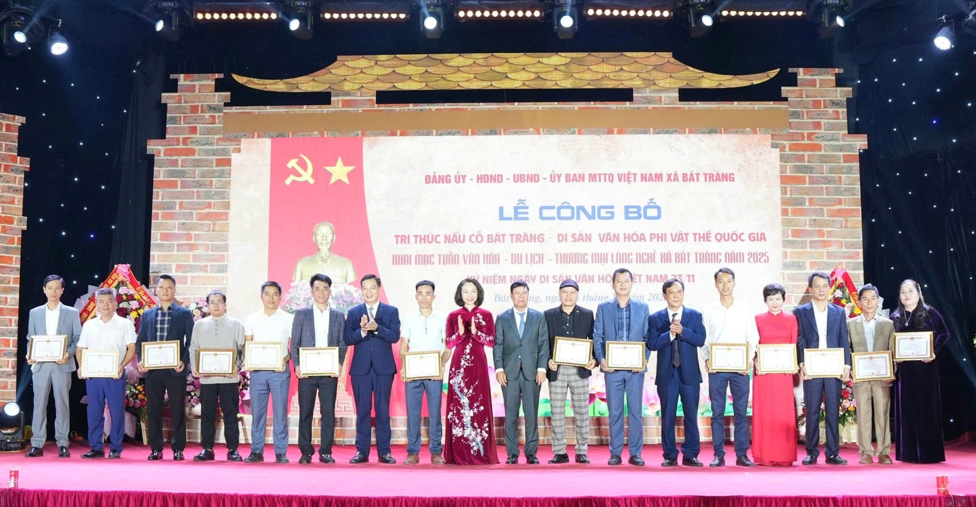 Công bố quyết định 