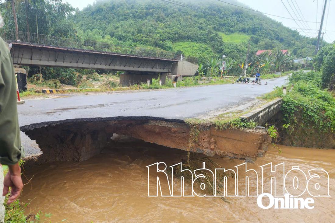 ផ្លូវទឹក Suoi Lau ត្រូវខូចខាត ប្រឈមនឹងការជន់លិច។