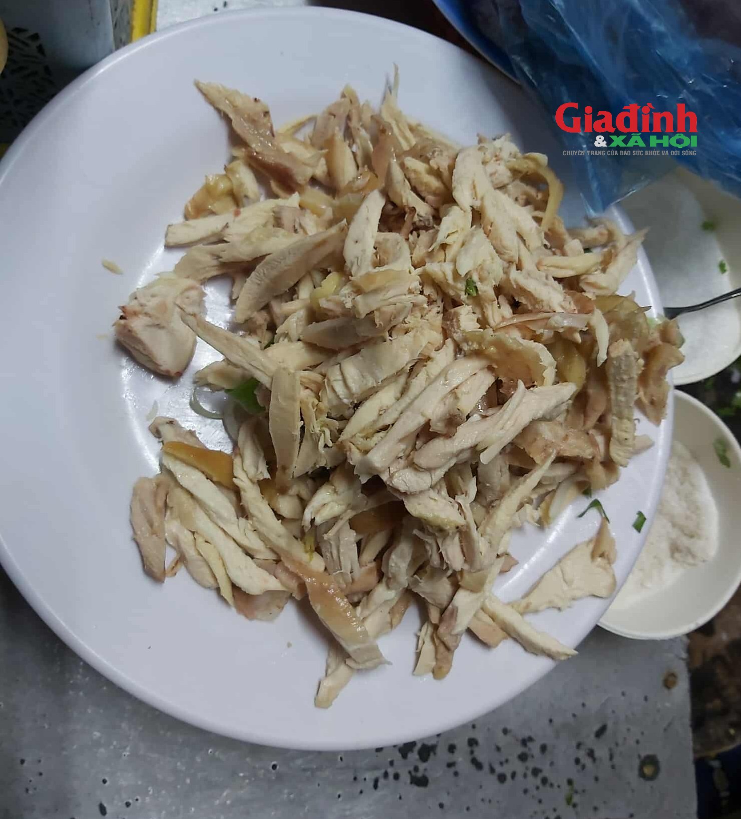 Quán phở 20k chuẩn ngon, bổ, rẻ hy hữu ở Hà Nội, khách ra vào nườm nượp - Ảnh 3.