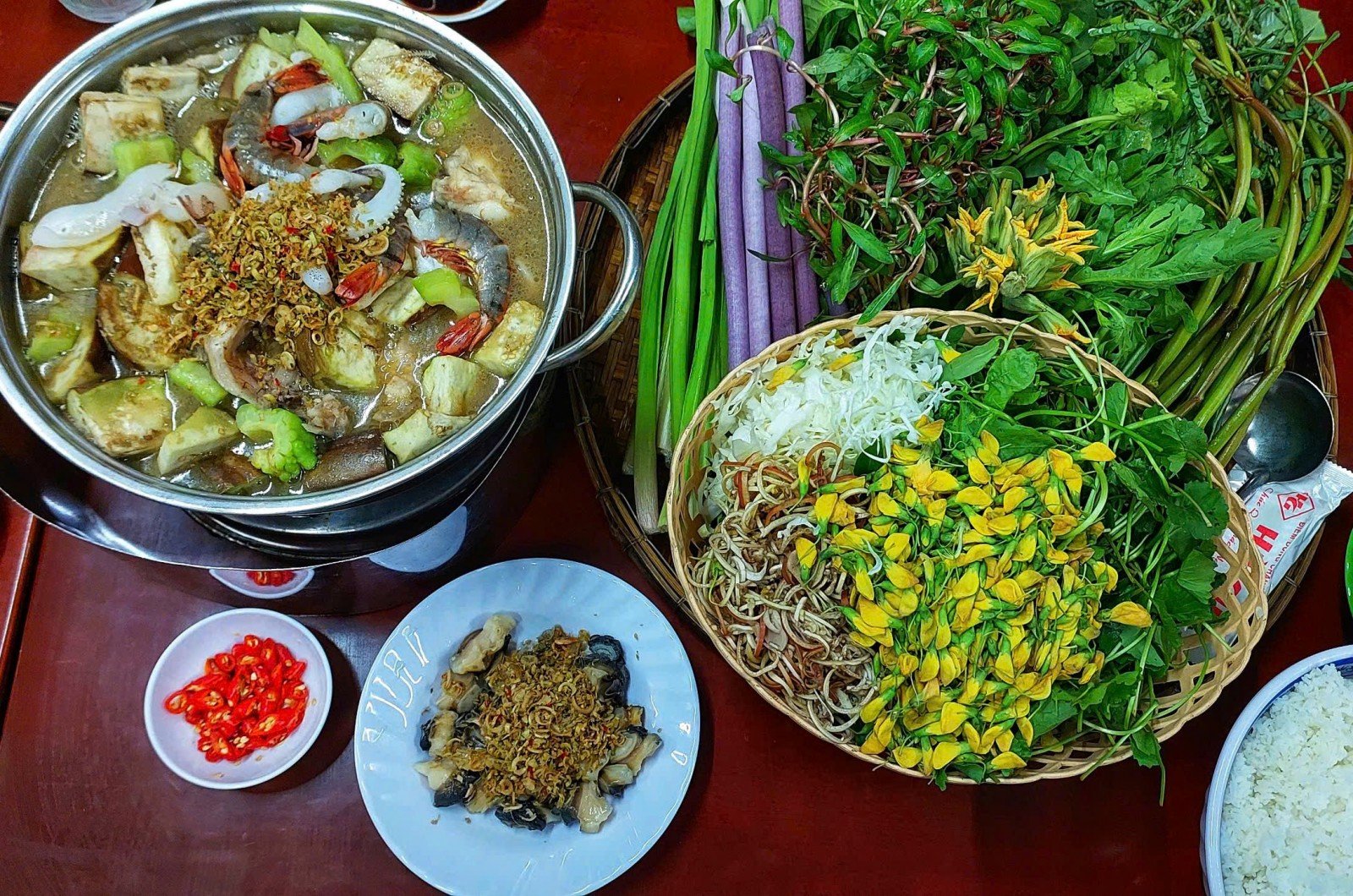 5 món ngon từ bông điên điển - quà tặng mùa nước nổi