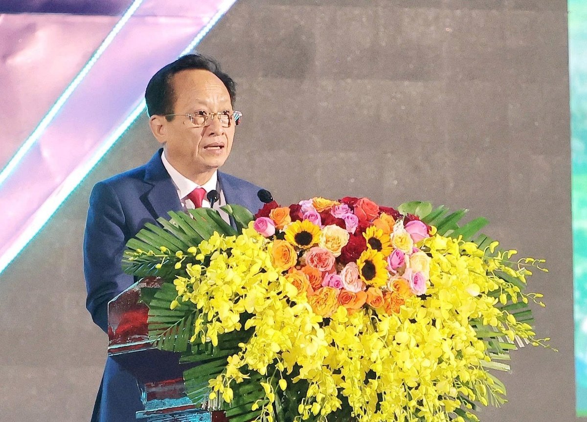 Ông Phạm Văn Thiều, Phó Bí thư Tỉnh ủy, Chủ tịch HĐND tỉnh, Trưởng Ban Chỉ đạo Ngày hội Cua Cà Mau lần thứ II năm 2025 phát biểu khai mạc. Ảnh: Phạm Trung.