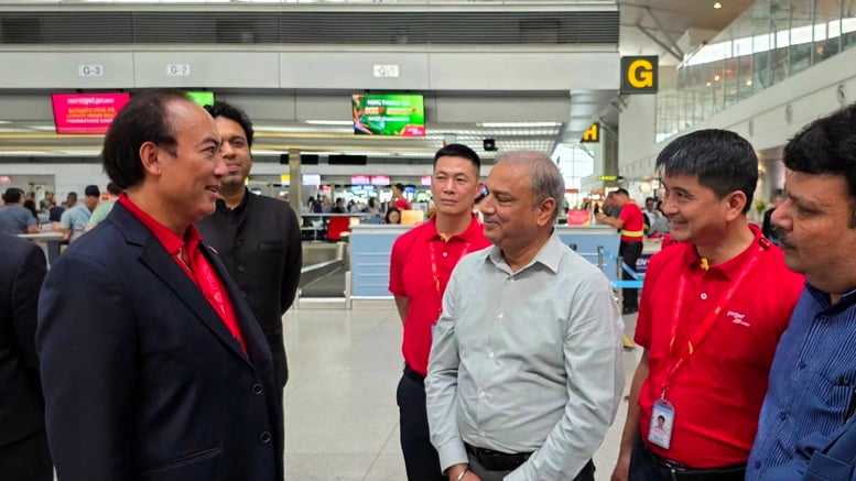 Vietjet självbetjäningsplats: Punktlighet på Tan Son Nhat flygplats är ledande i branschen, redo för högsäsongen i slutet av året - Foto 1.