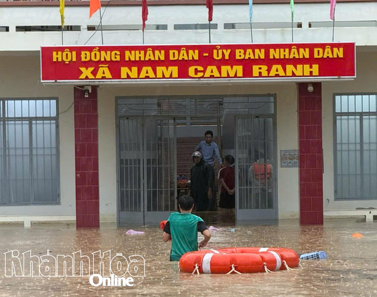 ສຳນັກງານສະພາປະຊາຊົນ ແລະ ຄະນະກຳມະການປະຊາຊົນຕາແສງນ້ຳກ່າມຮ່ຽນ ຖືກນ້ຳຖ້ວມຢ່າງເລິກເຊິ່ງ.