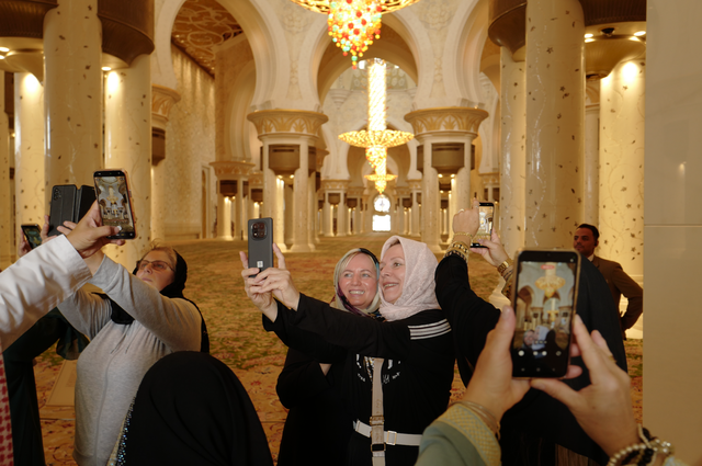 ماذا تفعل وأين تأكل وكيف تتنقل في أبو ظبي للسياح الفيتناميين - صورة 3.