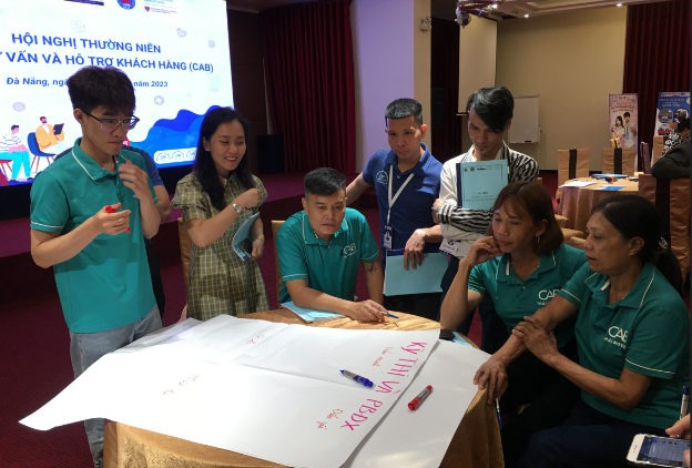 Integrar os serviços de HIV aos cuidados primários de saúde: uma solução fundamental para ajudar o Vietname a aproximar-se do objetivo de erradicar a SIDA até 2030 - Foto 2. Đưa dịch vụ HIV vào y tế cơ sở: Giải pháp trọng tâm giúp Việt Nam tiến gần mục tiêu chấm dứt AIDS vào năm 2030- Ảnh 2.