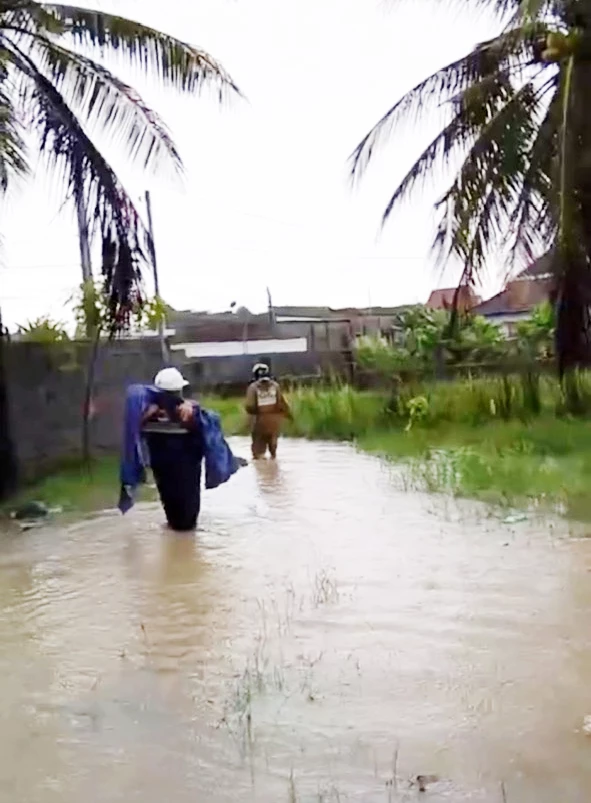 ជម្លៀសប្រជាជនចេញពីតំបន់ទឹកជំនន់