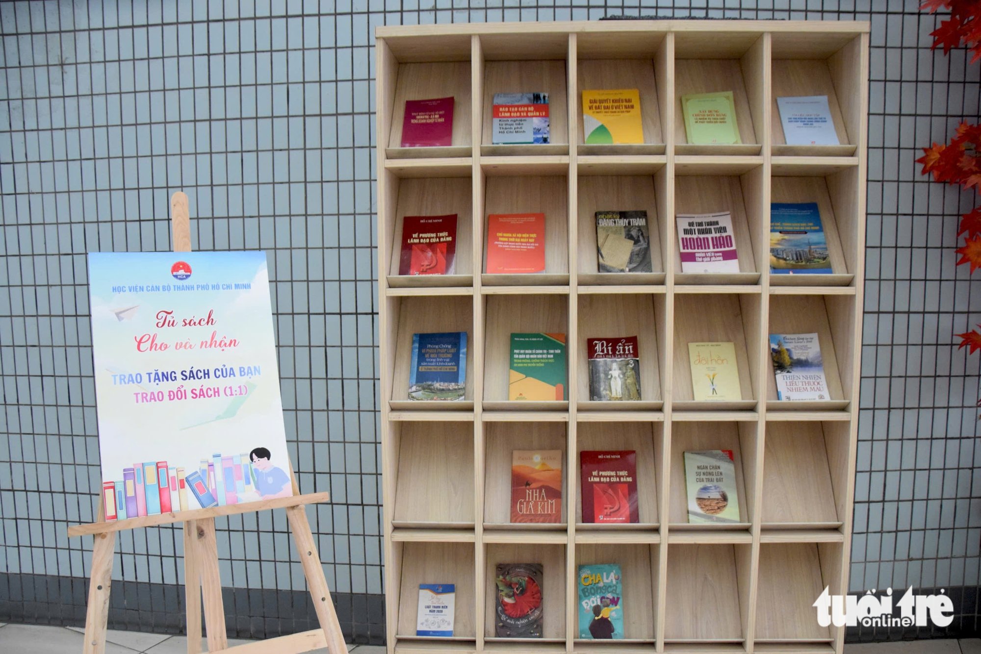 បណ្ឌិតសភាមន្ត្រីទីក្រុងហូជីមិញ រៀបចំសប្តាហ៍សៀវភៅ ដើម្បីអបអរសាទរទិវាគ្រូបង្រៀនវៀតណាម - រូបថត ៧.