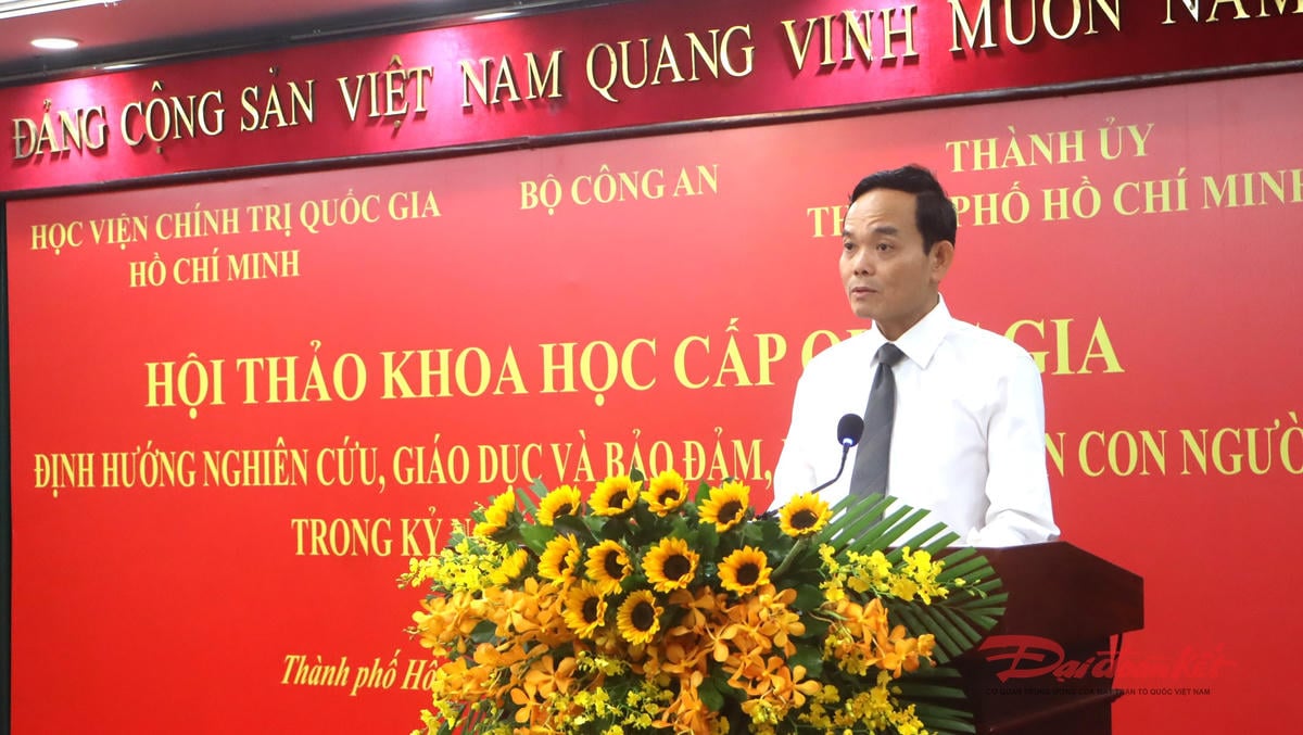 מר טראן לו קוואנג, מזכיר ועדת המפלגה של הו צ'י מין סיטי, נשא נאום מרכזי בסדנה. צילום: הונג פוק.