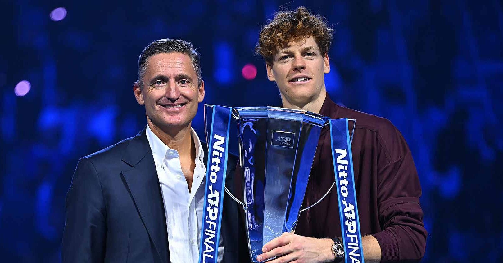 Jannik Sinner vô địch ATP Finals: Đẩy Alcaraz vào tuyệt vọng