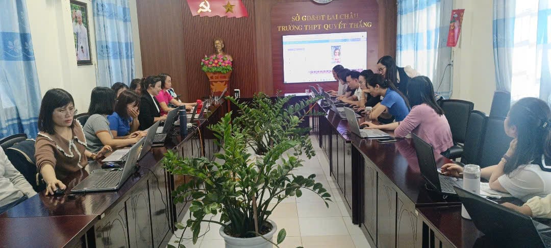 Tập huấn Công nghệ thông tin - ứng dụng trí tuệ nhân tạo (AI) trong dạy học và quản trị trường học cho cán bộ quản lý, giáo viên