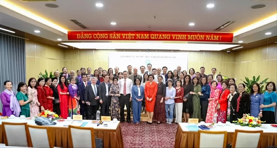 Aprimoramento das habilidades profissionais em relações exteriores da população da cidade de Hanói no novo contexto. Nâng cao nghiệp vụ công tác đối ngoại nhân dân của Thành phố Hà Nội trong tình hình mới