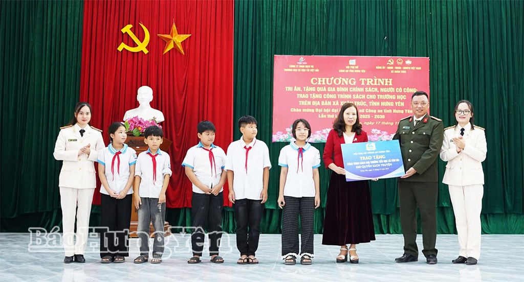 ارائه کتاب به دبستان ون دو.