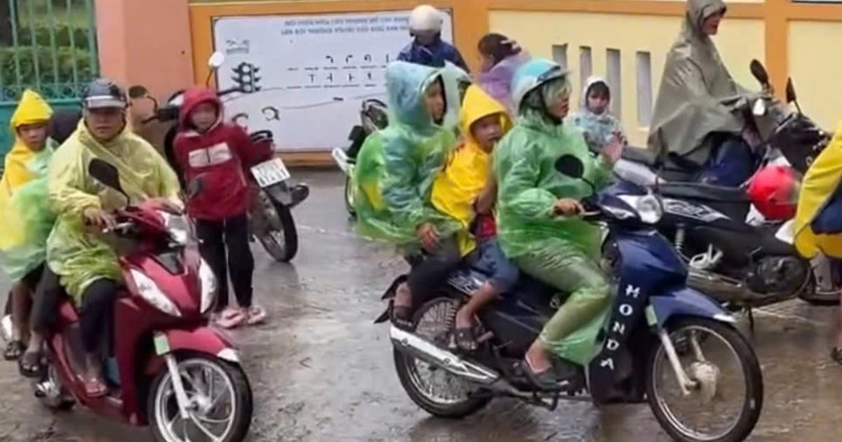 Vụ 40 học sinh nhập viện: Nữ phó hiệu trưởng trở lại, phụ huynh đưa con về