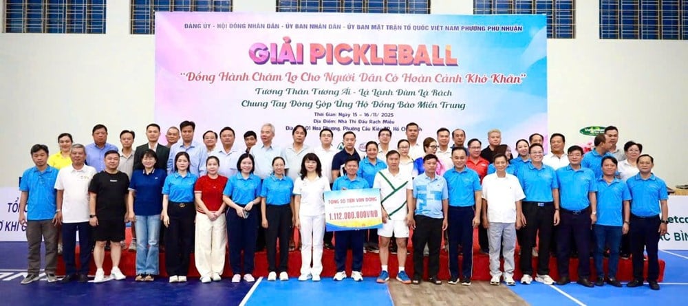 Kelurahan Phu Nhuan (HCMC) menyelenggarakan Festival Olahraga, memobilisasi lebih dari 1 miliar VND untuk membantu masyarakat yang sedang kesulitan - foto 3