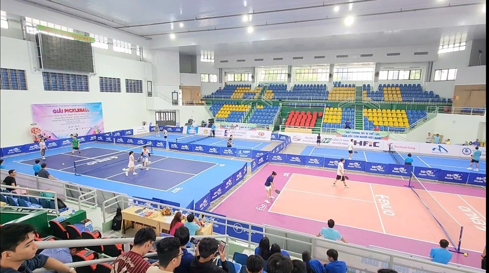 Kelurahan Phu Nhuan (HCMC) menyelenggarakan Festival Olahraga, memobilisasi lebih dari 1 miliar VND untuk peduli terhadap masyarakat yang sedang kesulitan - foto 1