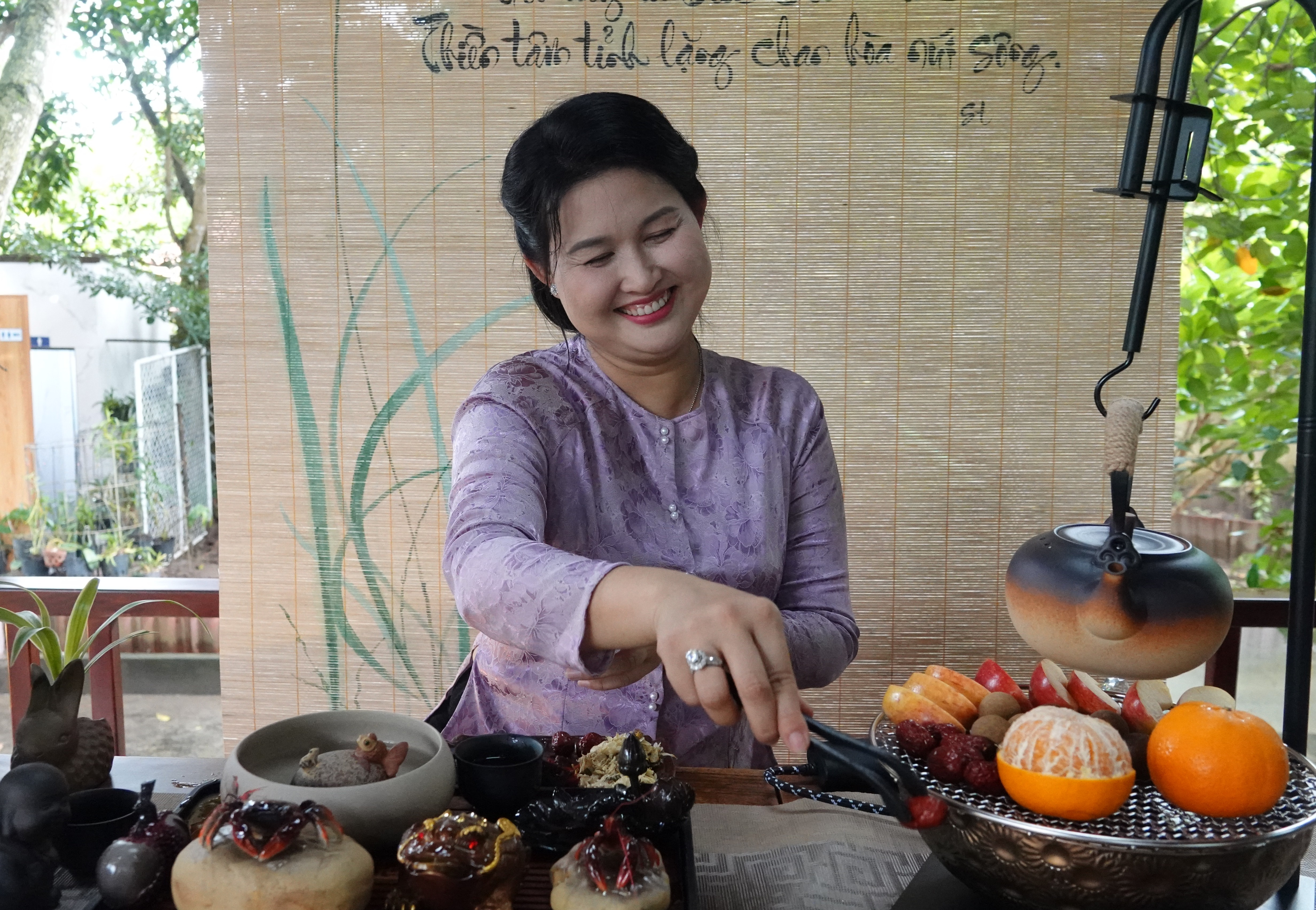 Thanh Yên bên tách trà thơm