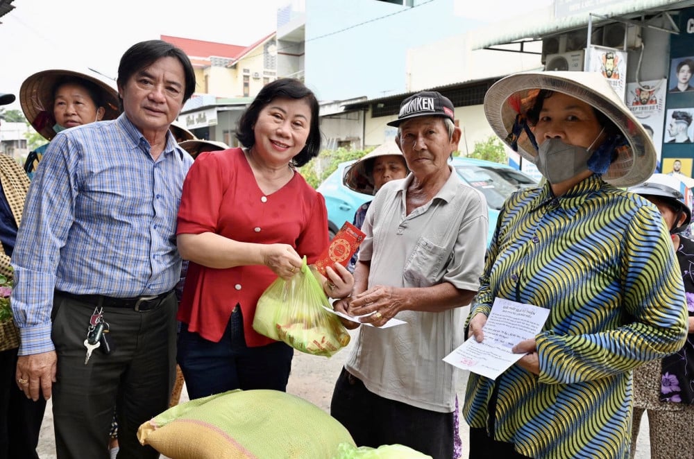 Những gương sáng thầm lặng vì cộng đồng