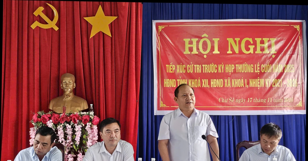 Chủ tịch HĐND tỉnh Rah Lan Chung tiếp xúc cử tri xã Chư Sê