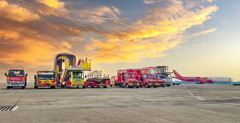 A pontos járatteljesítmény meredeken megnőtt Tan Son Nhat-ban, miután a Vietjet kiszolgálta a pályát, lendületet adva az év végi csúcshoz - 2. kép. Tỷ lệ đúng giờ tăng mạnh tại Tân Sơn Nhất sau khi Vietjet tự phục vụ mặt đất, tạo đà cho cao điểm cuối năm- Ảnh 2.