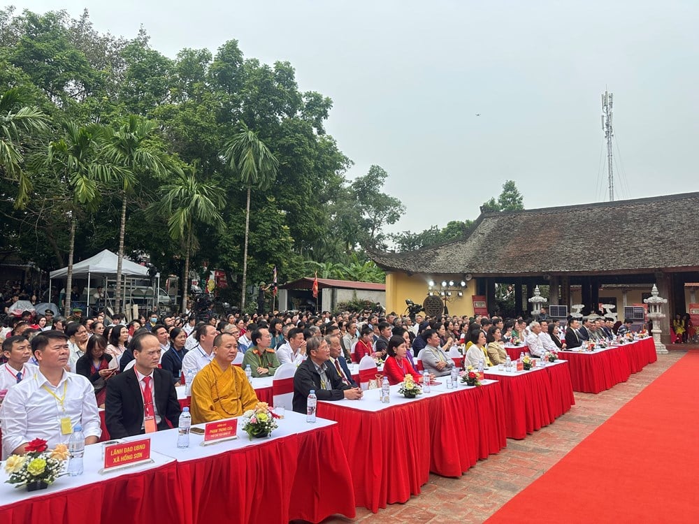 Ett sekel av Trandynastins tempel - Historiskt och andligt märke på My Duc-landet - foto 1