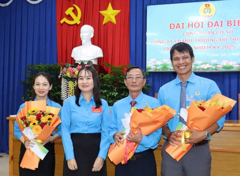 Fagforeningen i An Giang Urban Environment Joint Stock Company tar seg av medlemmenes materielle og åndelige liv.