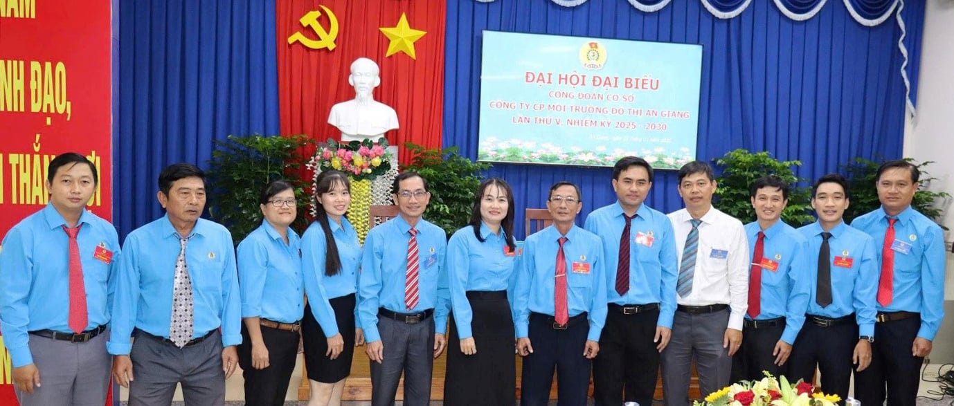 Fagforeningen i An Giang Urban Environment Joint Stock Company tar seg av medlemmenes materielle og åndelige liv.