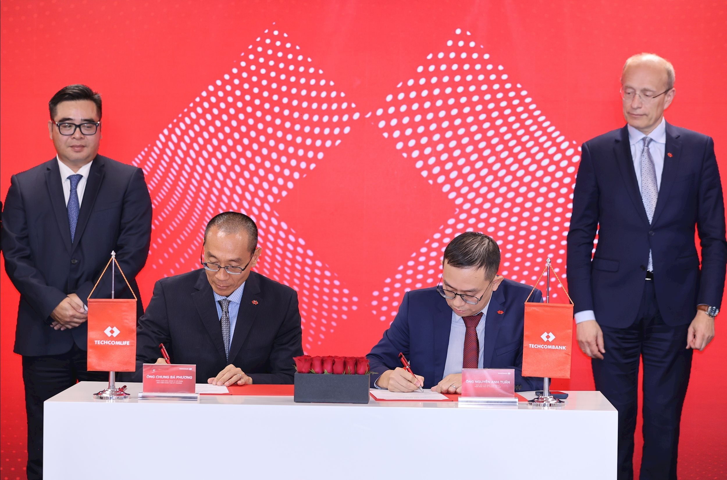ការចុះហត្ថលេខាលើកិច្ចព្រមព្រៀងសហប្រតិបត្តិការគ្រប់ជ្រុងជ្រោយរវាង Techcombank និង Techcom Life