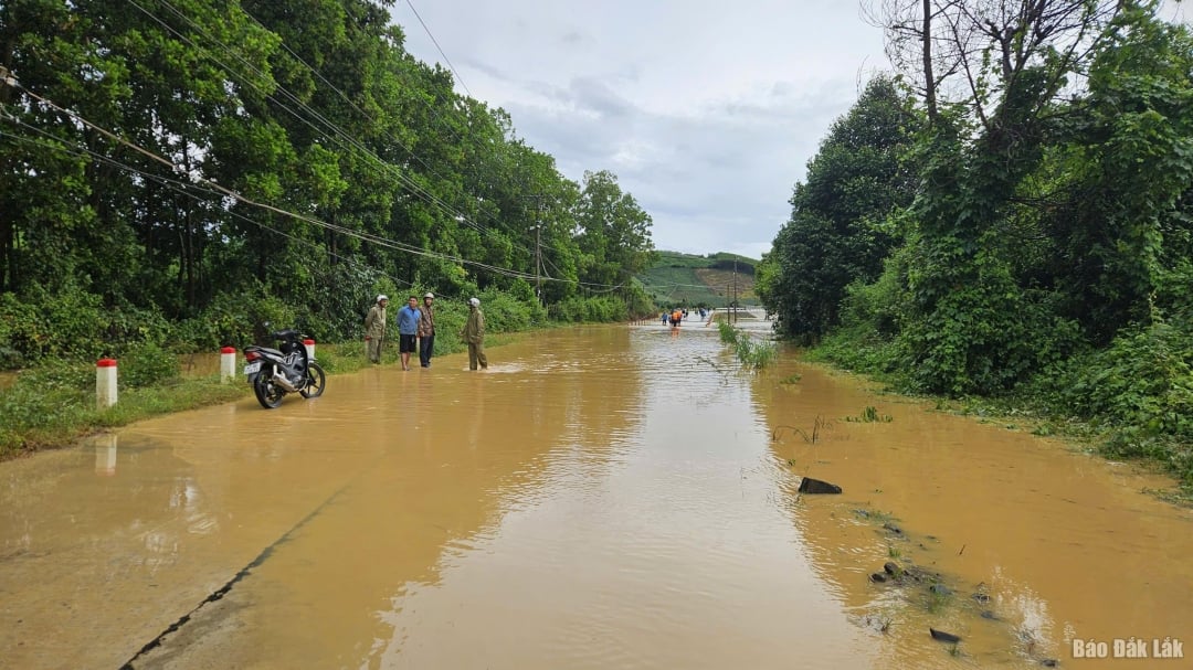 Záplavy na mostě Buôn Khóa.