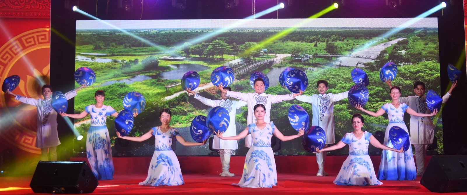 Відкриття традиційного фестивалю, присвяченого річниці смерті пані Мак Мі Ко та пана Мак Тхієн Тіча