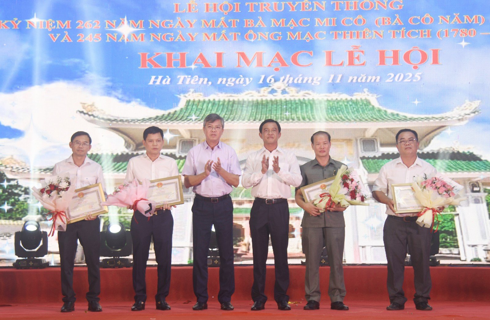 Відкриття традиційного фестивалю, присвяченого річниці смерті пані Мак Мі Ко та пана Мак Тхієн Тіча