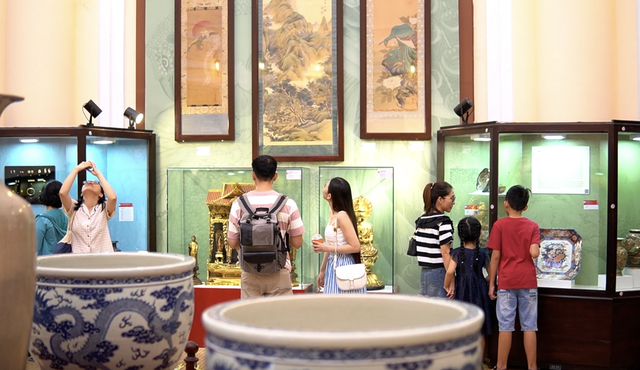 Przewodnik turystyczny, który kocha swoją pracę, po raz pierwszy występuje w telewizji - Zdjęcie 2. Hướng dẫn viên du lịch yêu nghề lần đầu tranh tài trên truyền hình- Ảnh 2.