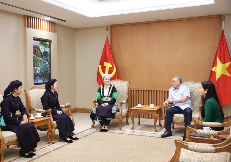 ឧបនាយករដ្ឋមន្ត្រី Nguyen Hoa Binh.jpg