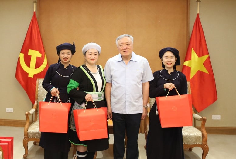 ឧបនាយករដ្ឋមន្ត្រី Nguyen Hoa Binh1.jpg