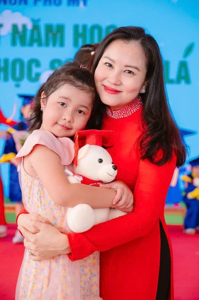 Nästan 30 års engagemang för förskoleutbildning av Ms. Pham Bao Hanh - Foto 1. Gần 30 năm cống hiến trong giáo dục mầm non của cô Phạm Bảo Hạnh - Ảnh 1.