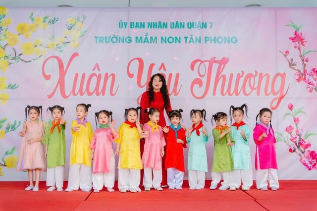 Nästan 30 års engagemang för förskoleutbildning av Ms. Pham Bao Hanh - Foto 2. Gần 30 năm cống hiến trong giáo dục mầm non của cô Phạm Bảo Hạnh - Ảnh 2.